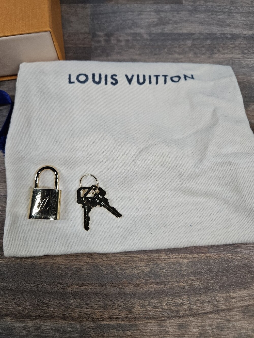 Louis Vuitton padlock #318 - Picture 2 of 9